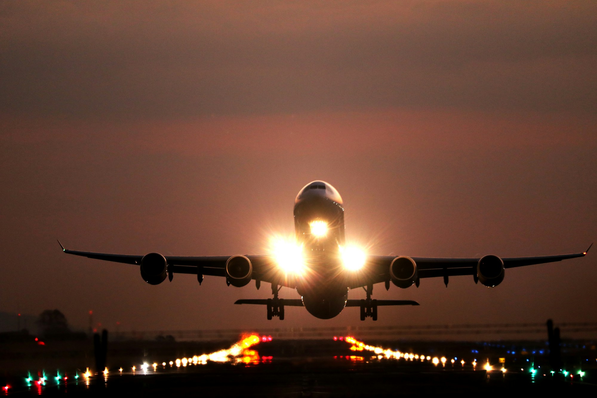 Jet bei Nacht